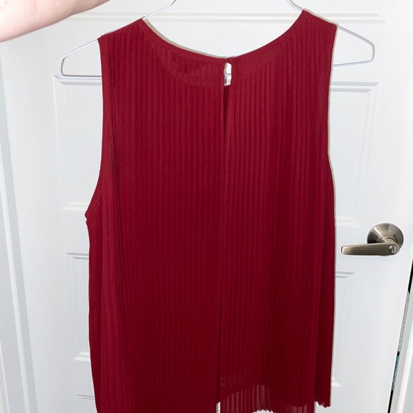 Sleeveless Top Shirt Burgundy Flowy Pleated size Medium by Kenneth Cole Reaction - Picture 7 of 10
